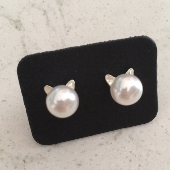 NWT Pearl Kitty Cat Earrings - Picture 3 of 8